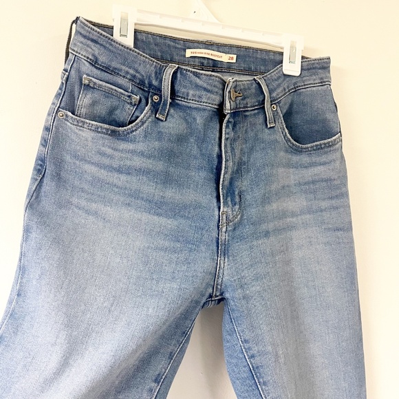 Levi's Women's 725 High Rise Bootcut Jeans 28 light wash - Picture 5 of 11